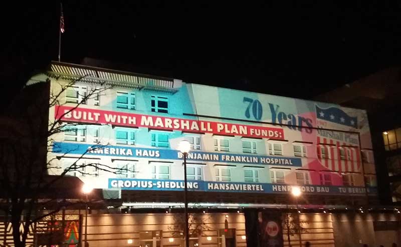 Lichterfest in Berlin - amerikanische Botschaft - „70 Jahre Marshall Plan“