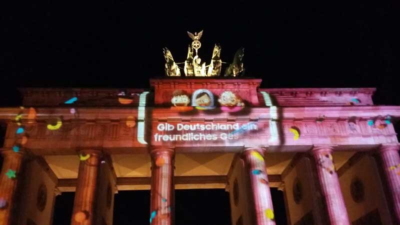 Lichterfest in Berlin am Brandenburger Tor - Gesichter des SAMSUNG „Land of Emojis“