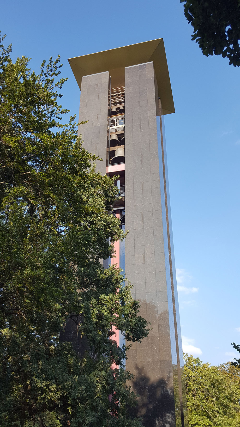 Das Carillion - der Glockenturm neben dem Haus der Kulturen der Welt