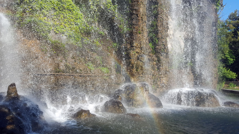 Wasserfall auf dem Burgberg in Nizza