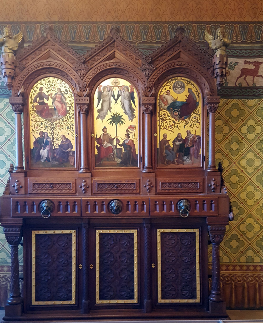 alter Altar in der Burg