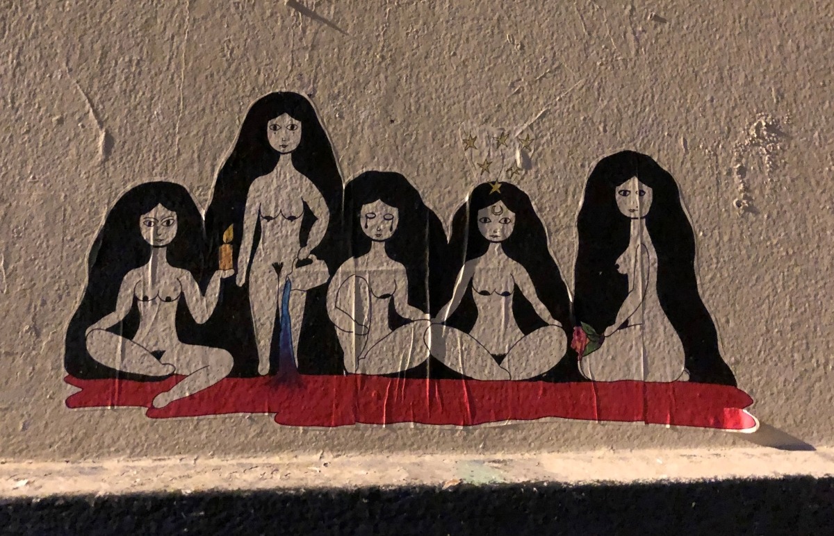 Fünf Grazien - Mauerkunst in Montmartre