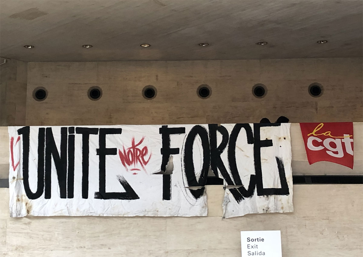 Transparent "unité force" - Streikaufruf der französischen Gewerkschaft CGT für den öffentlichen Dienst