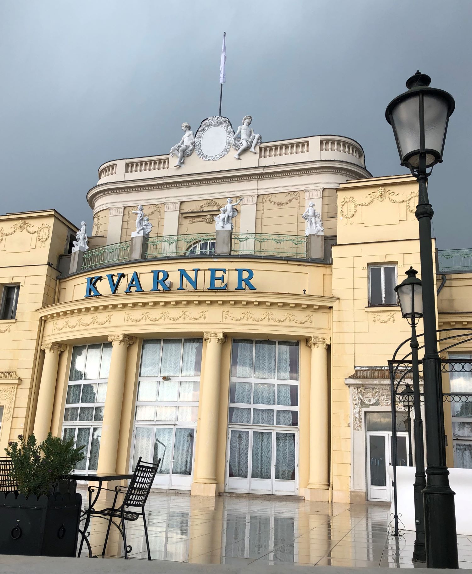Das Hotel Kvarner eröffnete 1884 als erstes Hotel an der Kvarner Bucht in Kroatien