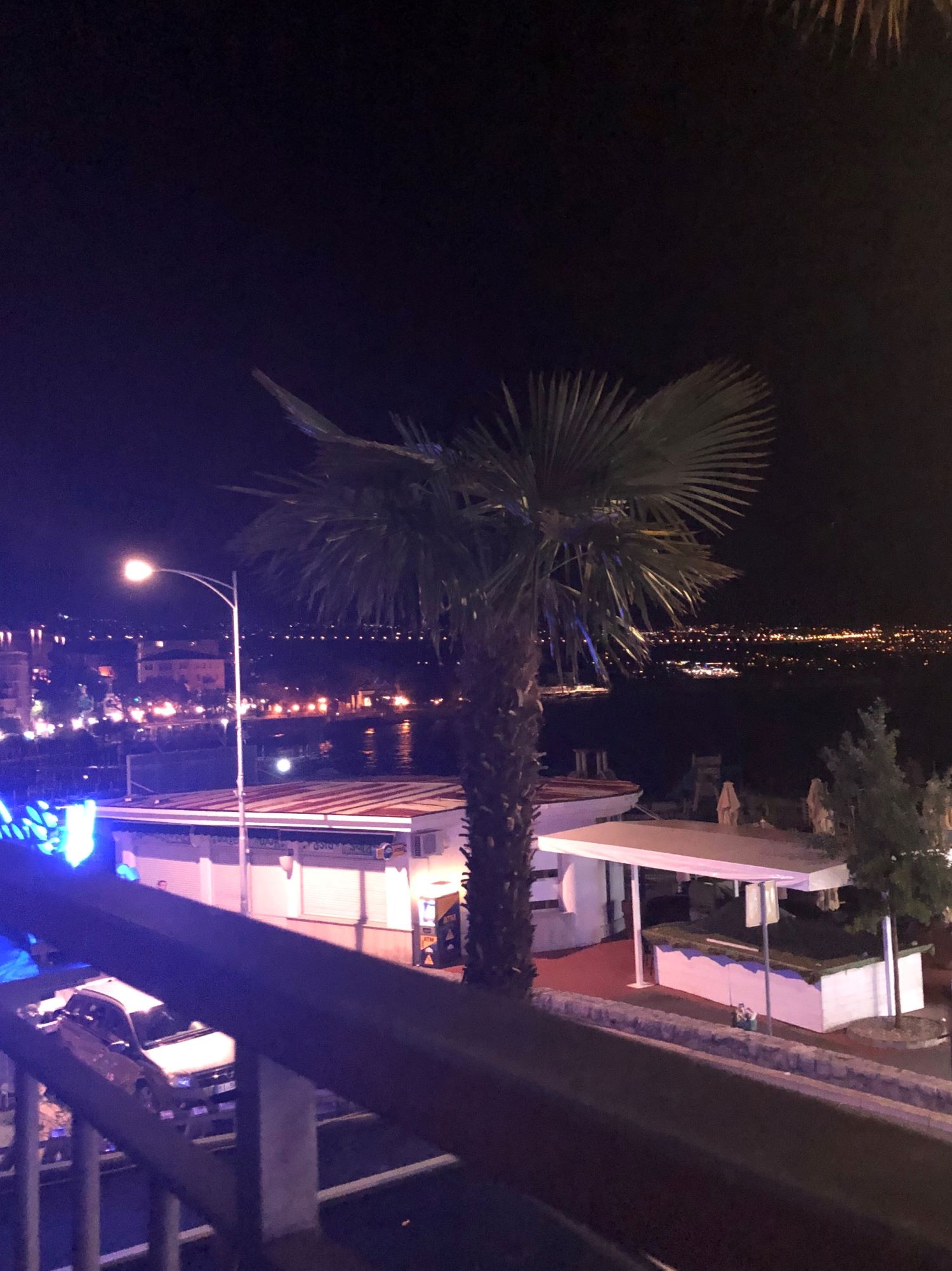 Blick von unserem Balkon im Hotel Galeb auf Opatija bei Nacht