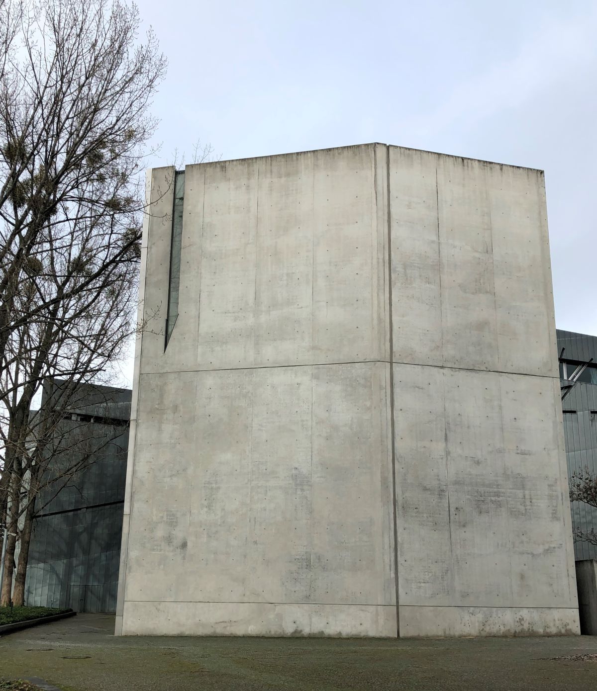 Der Holocaust-Turm des jüdischen Museums in Berlin