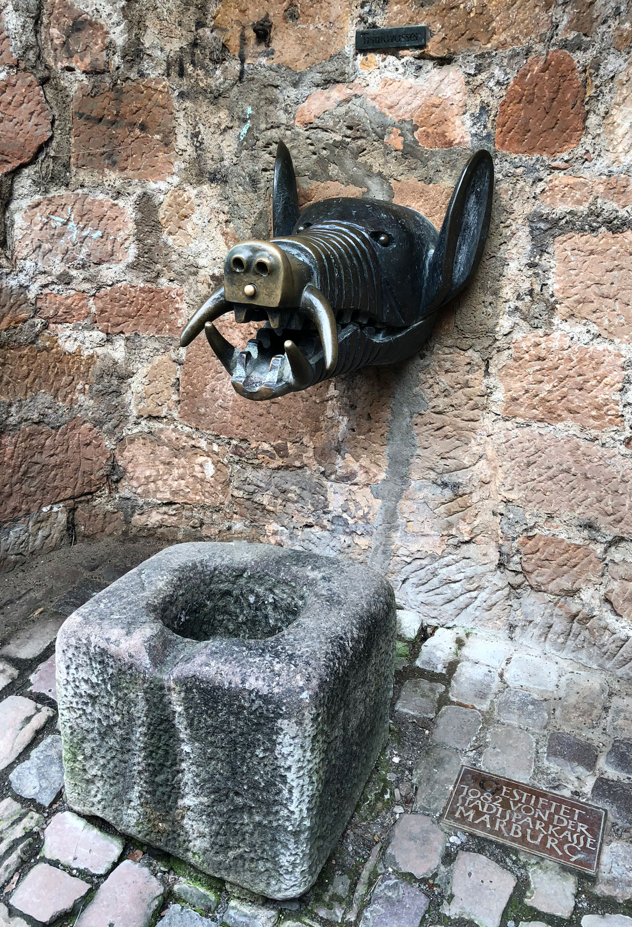 Trinkwasserbrunnen "Sauhund" in Bronze - angefertigt von der Bildhauerei Trautmann