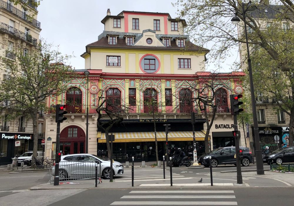 Das Café Bataclan im 11. Arrondissement öffnete am 3. Februar 1865 und erlangte durch die Terroranschläge am 13. November 2015 traurige Berühmtheit. 