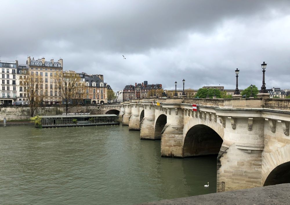 Pont Neuf über der Seine in Paris