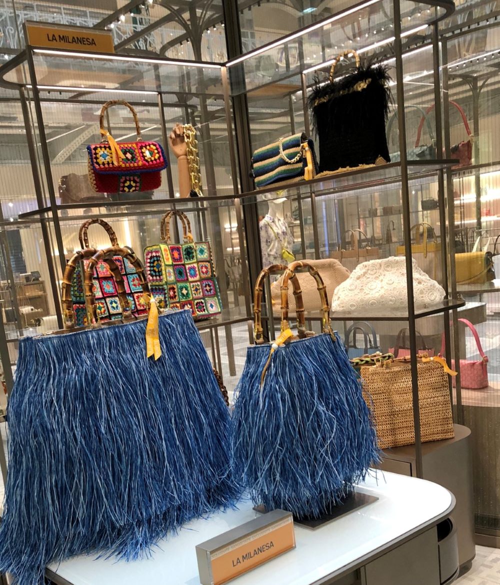 La Milanese Taschen im Nobelkaufhaus gegenüber dem Louis-Vuitton-Store