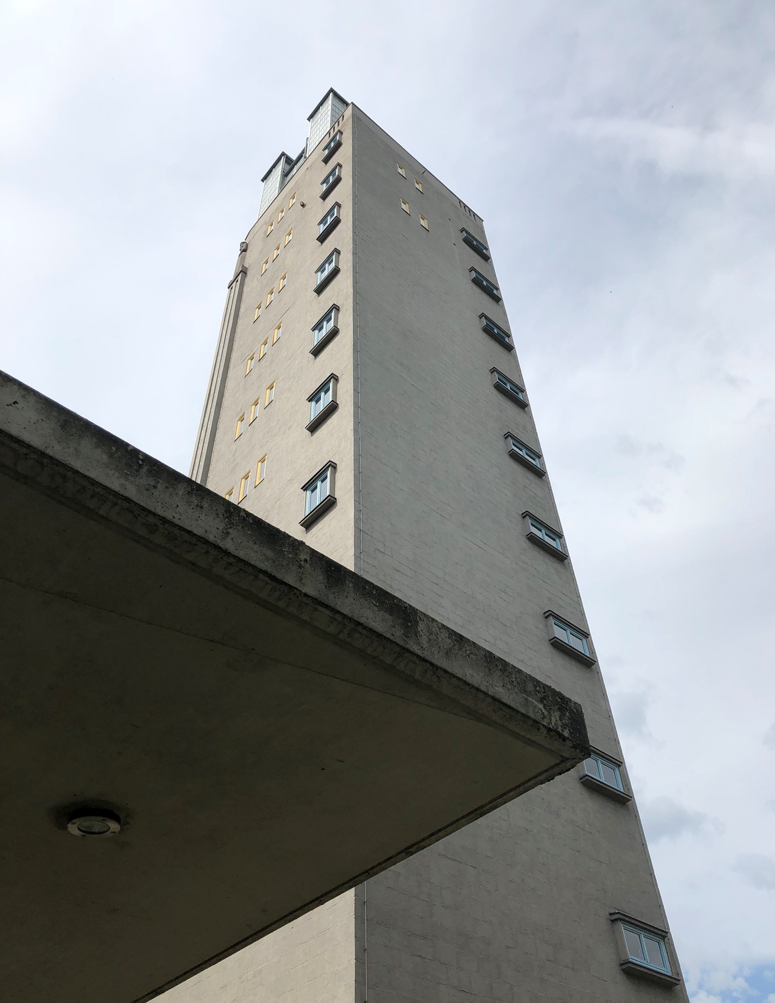 Der Albinmüller-Turm des Architekten Albin Müller in Magdeburg