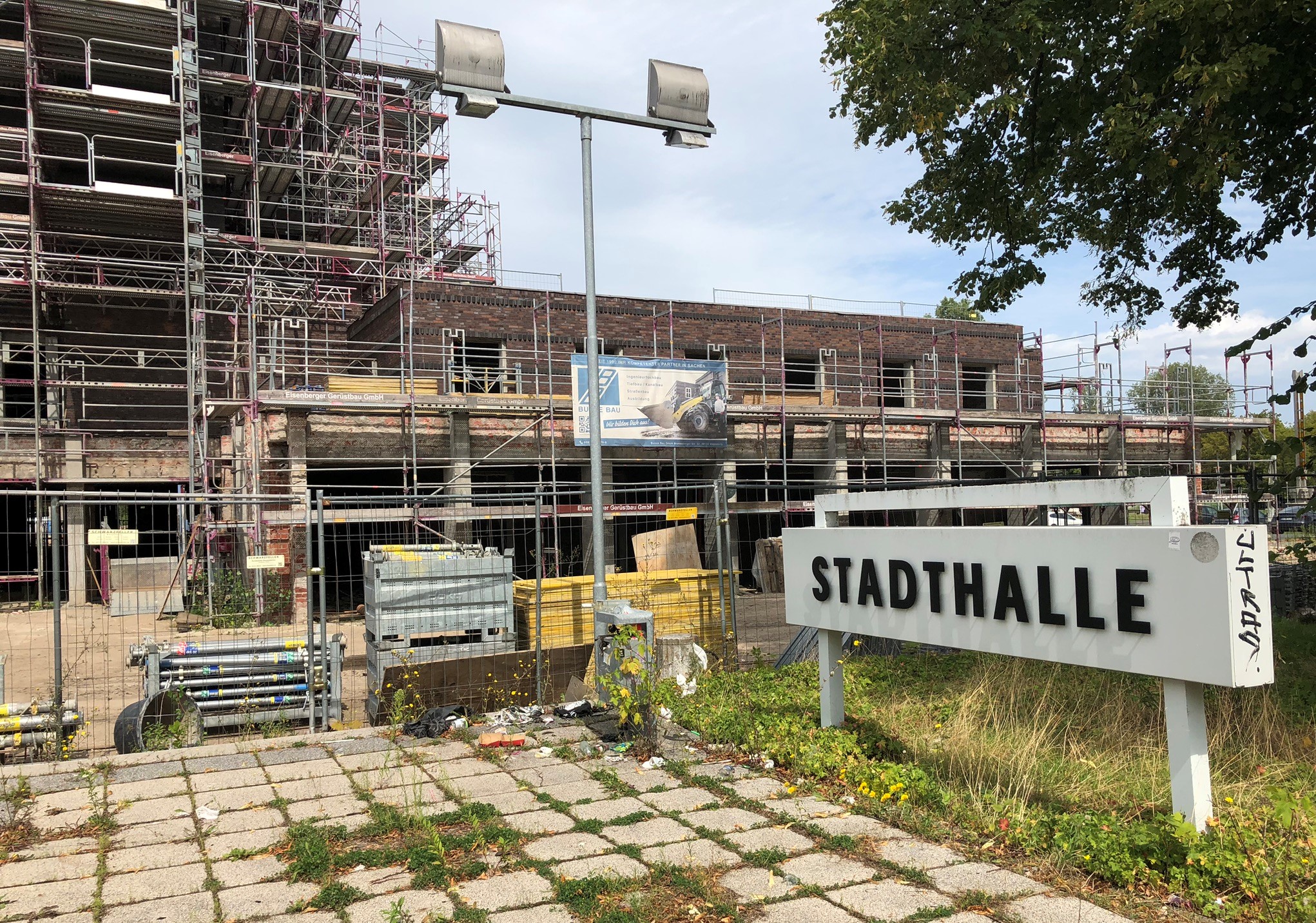 Baustelle der Stadthalle Magdeburg auf der Elbinsel Werder.