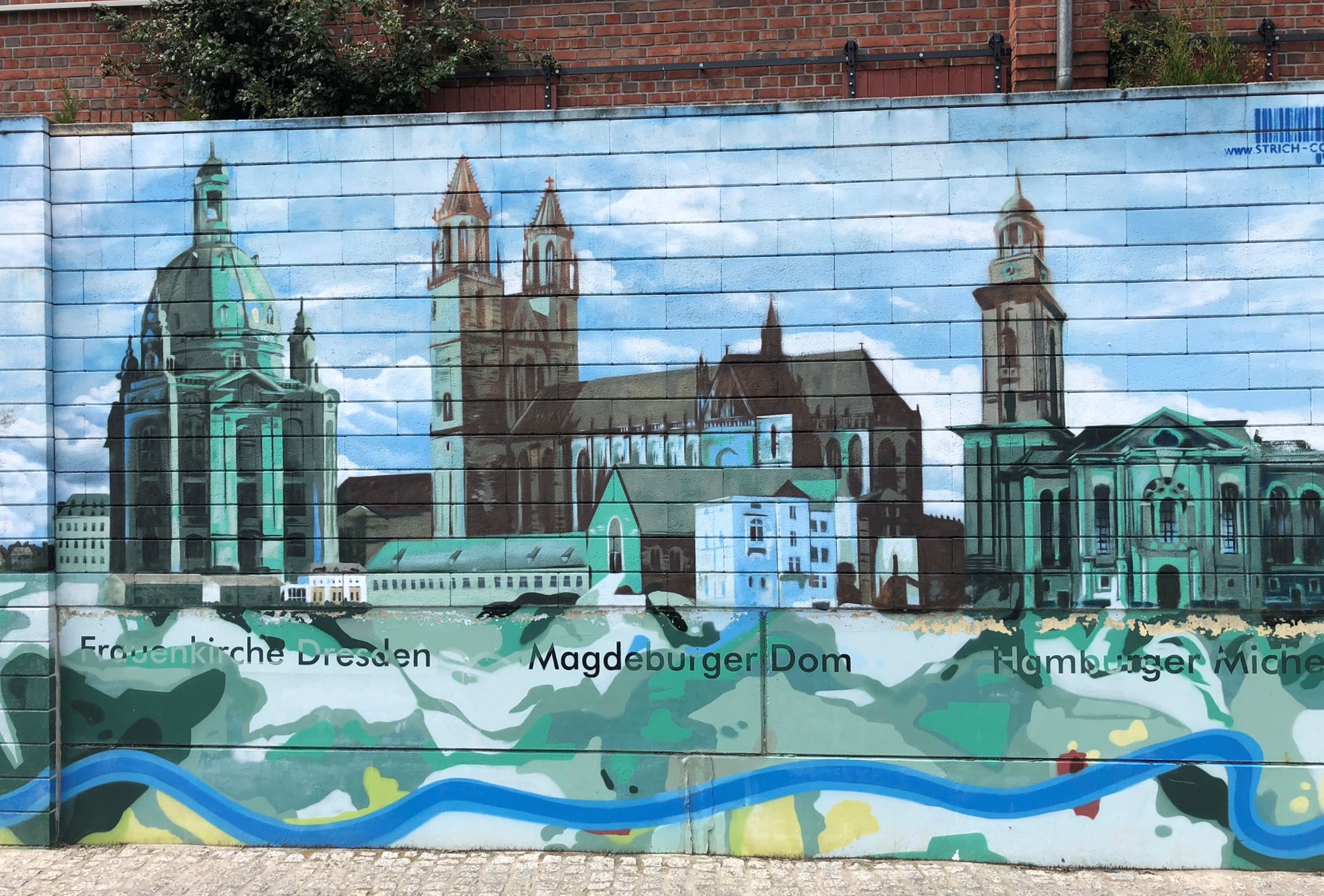 Malerei "Städte an der Elbe" auf einer Mauer entlang der Elbpromenade am Schleinufer.