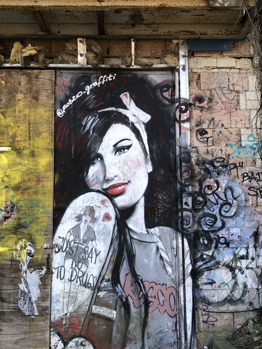 Graffiti von Rosco Graffiti auf dem Teufelsberg in Berlin