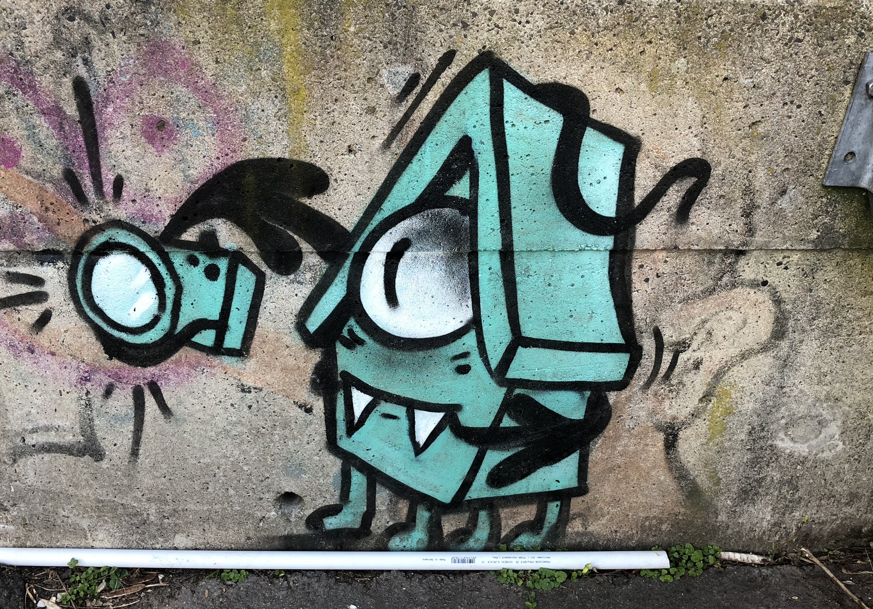 Graffiti „Haus mit Auge“ auf dem Gelände der Radarstation Teufelsberg in Berlin, unbekannter Künstler