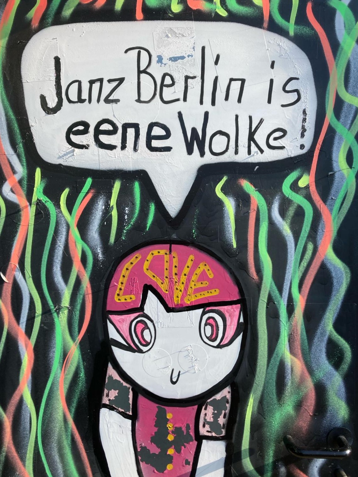 Graffiti ""Janz Berlin is eene Wolke " an einer Tür auf der Radarstation Teufelsberg in Berlin, unbekannter Künstler