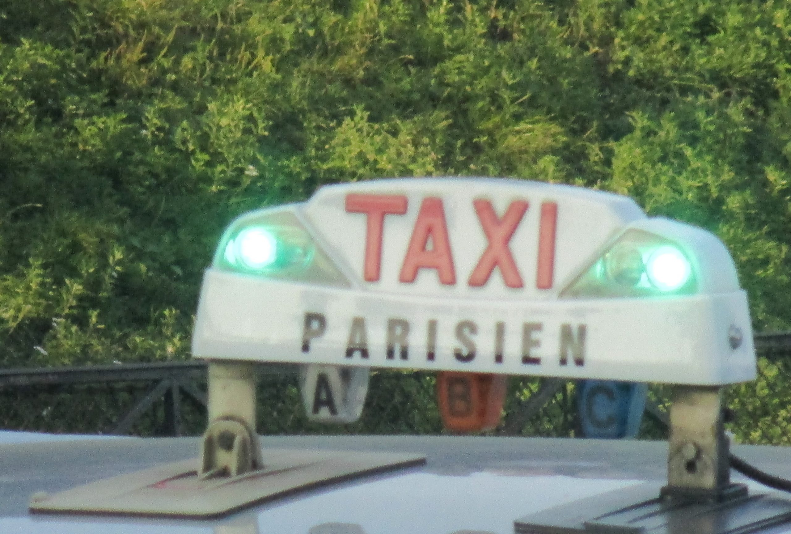 Taxi Parisienne