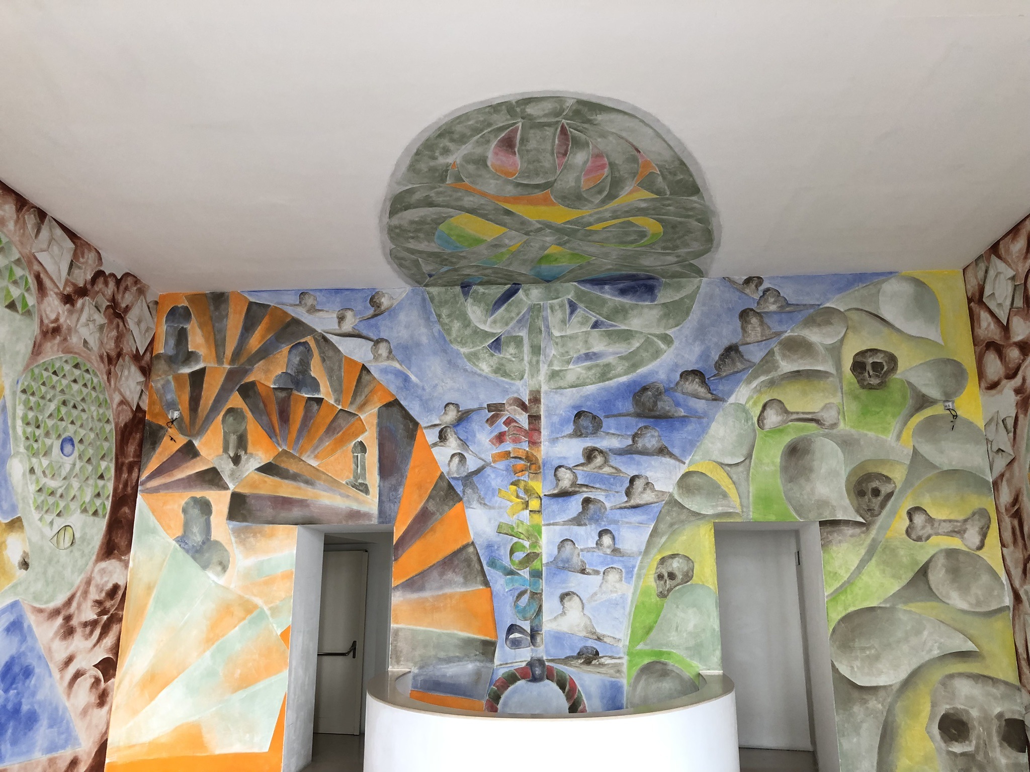 Wandbild "Ave Ovo" von Francesco Clemente im MADRE in Neapel