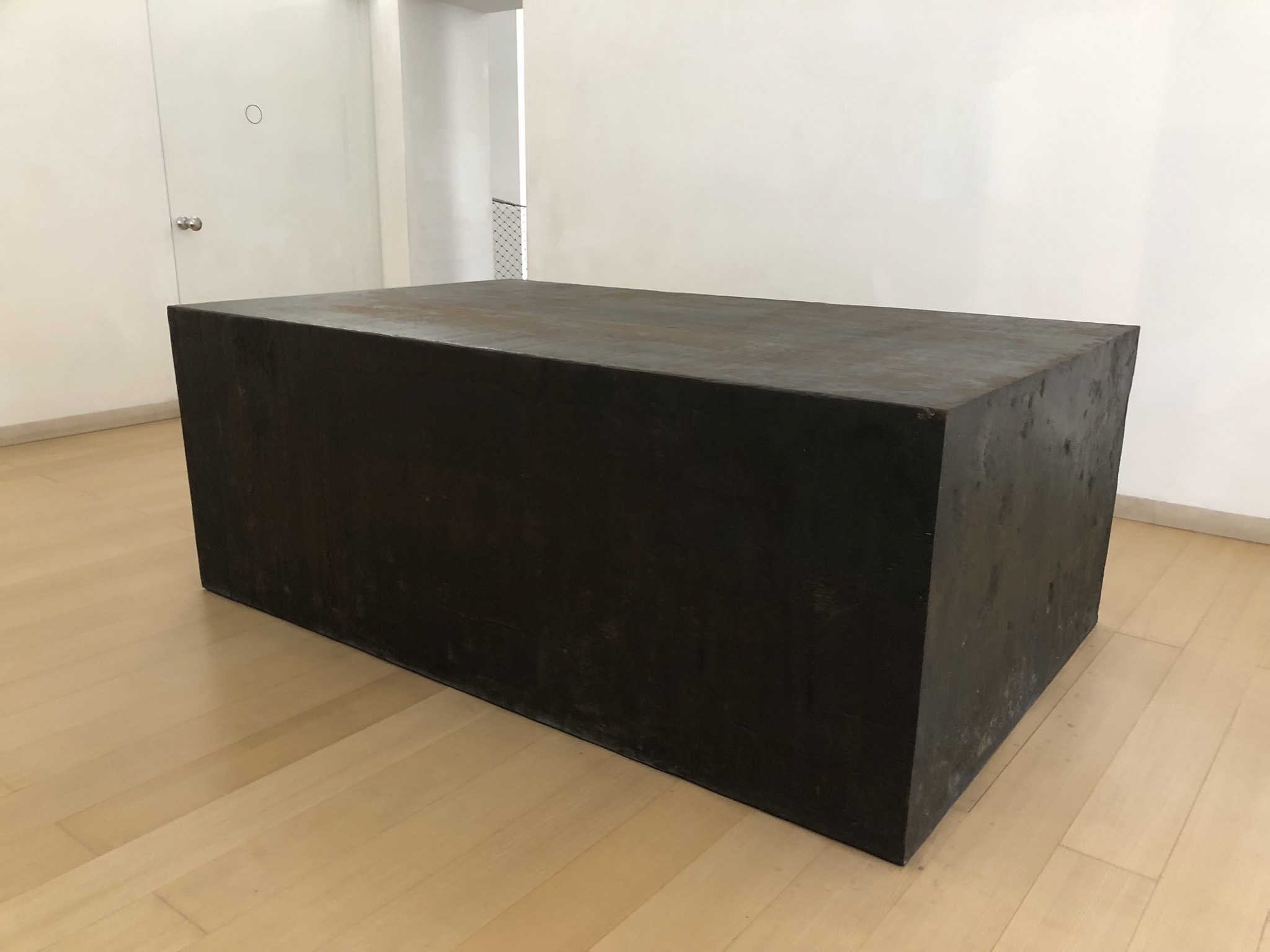 Installation des amerikanischen Künstlers Richard Serra im Museum für zeitgenössische Kunst (MADRE)