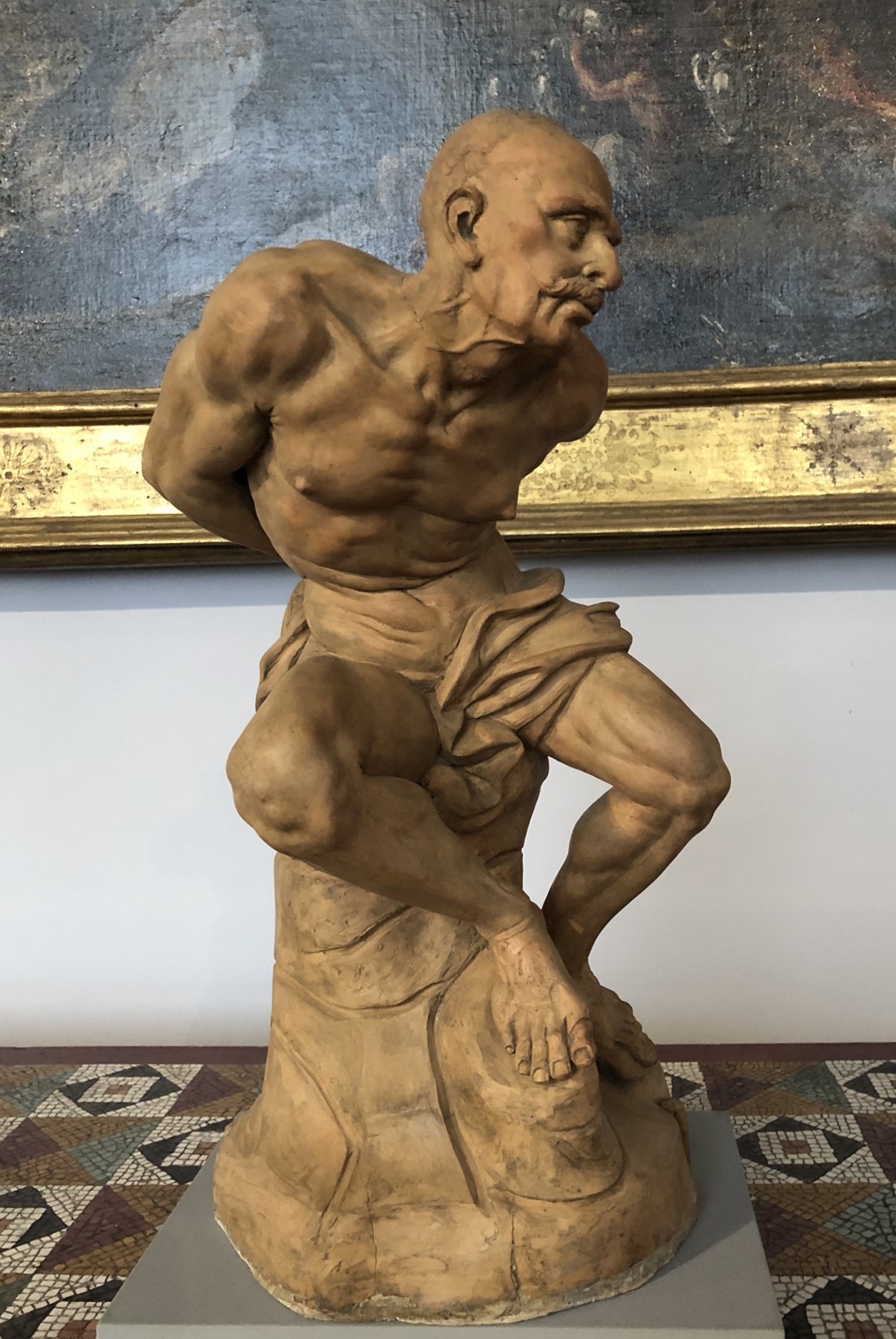 Gefesselter Korsar - Terracotta-Skupltur von Giovanni Baratta um 1710–1720 im Raum 124